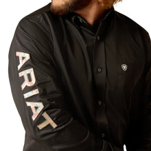 Load image into Gallery viewer, Ariat Men&#39;s Twill Logo Button Down Fitted Shirt (Black) 10048714