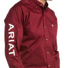 Load image into Gallery viewer, Ariat Men&#39;s Team Logo Fitted Shirt (Wine) 10034233