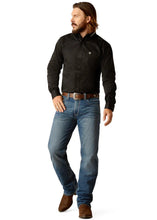 Load image into Gallery viewer, Ariat Men&#39;s Twill Logo Button Down Fitted Shirt (Black) 10048714